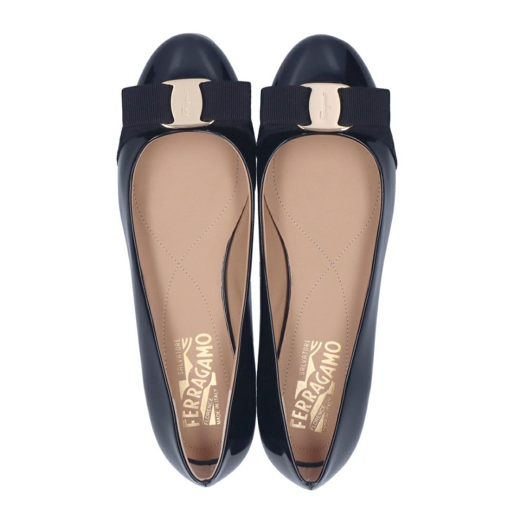 フェラガモ レディースシューズ/バレーシューズ フラットシューズ FERRAGAMO VARINA 574556 ブラック(NERO)
