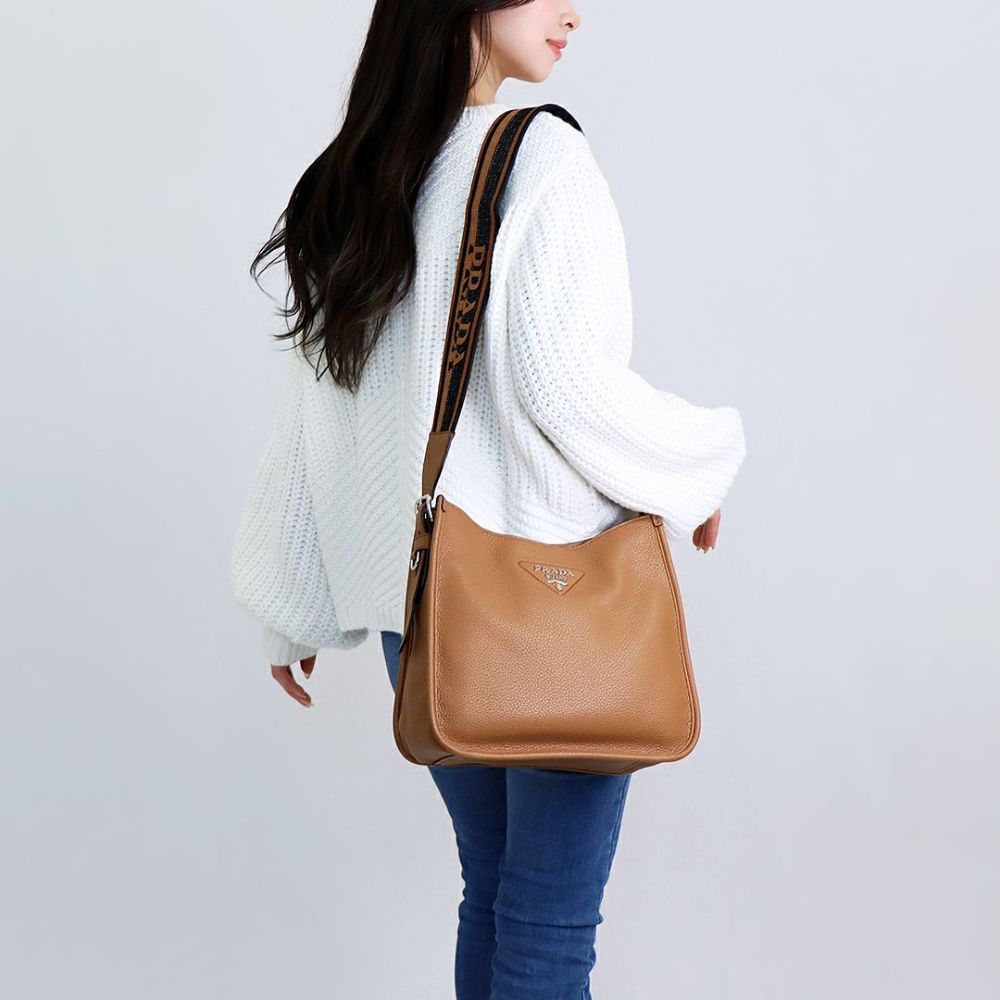 プラダ PRADA ショルダーバッグ VIT.DAINO SOFT：ヴィッテロダイノソフト 1BC073 2DKV FOO ブラウン系(F02Z8 CARAMEL)