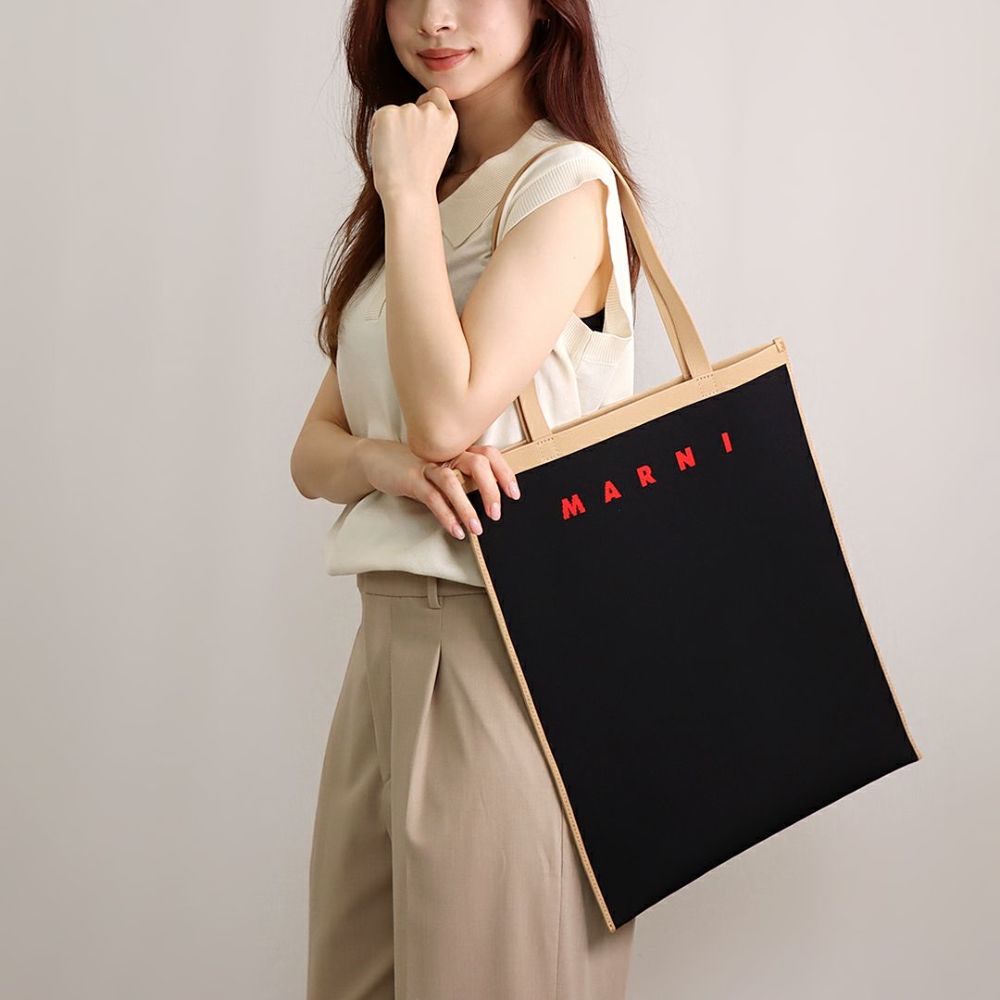 マルニ MARNI トートバッグ SHMQ0033A0 P4547 ZO421 BLACK/SILK WHITE/RED