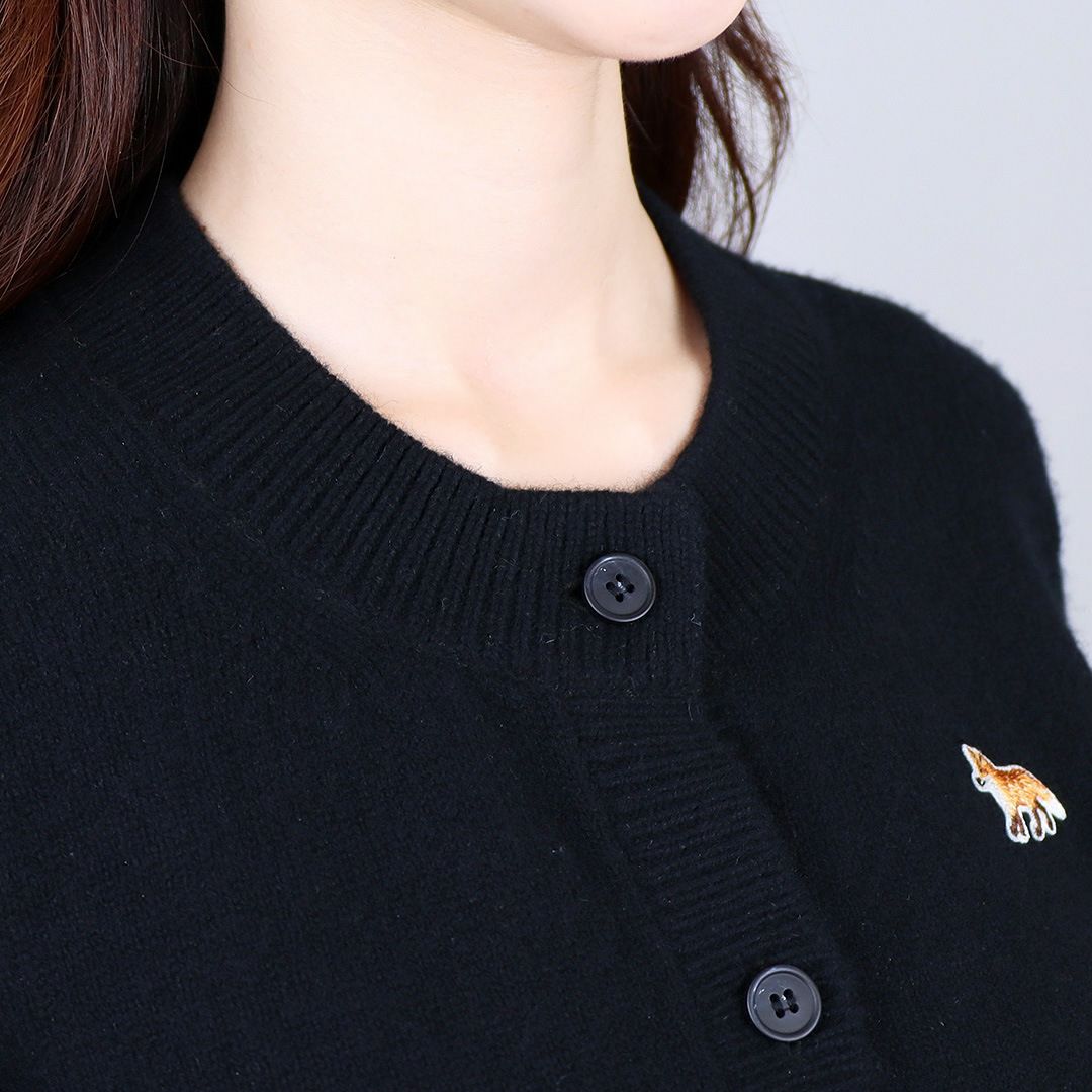 メゾンキツネ MAISON KITSUNE レディース クルーネックニット ベイビーフォックスパッチフィッティドカーディガン LW00508KT1006 ピンク