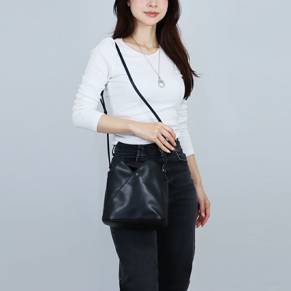 エムエムシックス メゾンマルジェラ MM6 MAISON MARGIELA 2WAYバッグ ジャパニーズバッグ SB6WD0026 P4313 ブラック