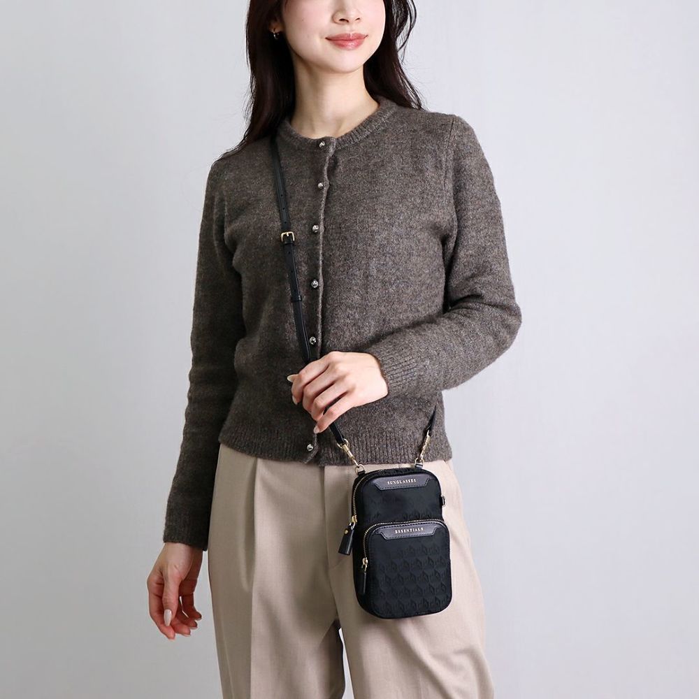 アニヤハインドマーチ ANYA HINDMARCH ショルダーバッグ AH5050925180559 BLACK ロゴ エッセンシャルズ クロスボディ