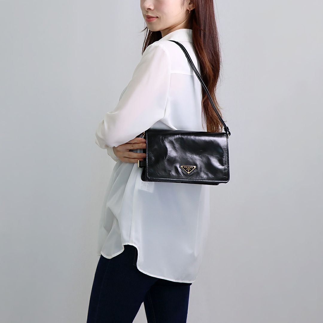 PRADA(プラダ) TESSUTO SAFFIANO ロゴプレート付ナイロンスクエア  