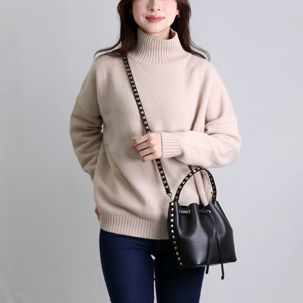 ヴァレンティノ バレンティノガラバーニ ガラヴァーニ VALENTINO GARAVANI 2WAYバッグ ロックスタッズ バケットバッグ 5W2B0L31VSF 0NO NERO