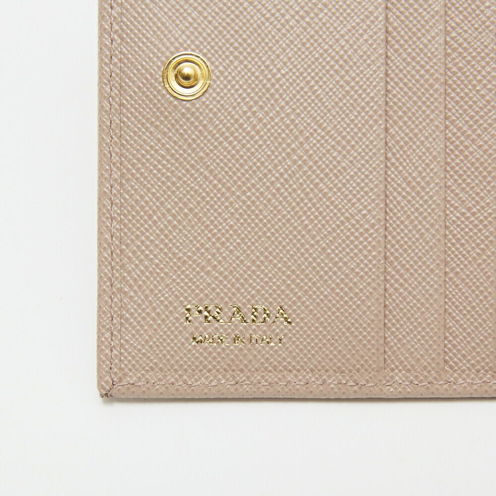プラダ 折財布 【SAFFIANO TRIANG：サフィアーノトライアングル】 1MV204 QHH ベージュ系(F0236 CIPRIA) PRADA