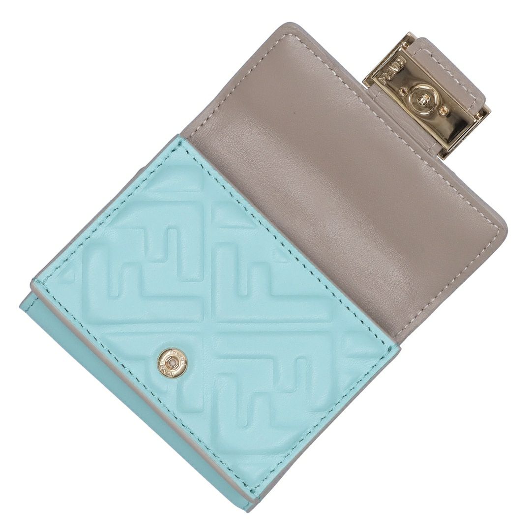 フェンディ FENDI 折財布 三つ折り財布 BAGUETTE バゲット 8M0395 AT00 F1PQI AQUIPER+TORTORA FFモチーフ マイクロ ライトブルー 【お取り寄せ】