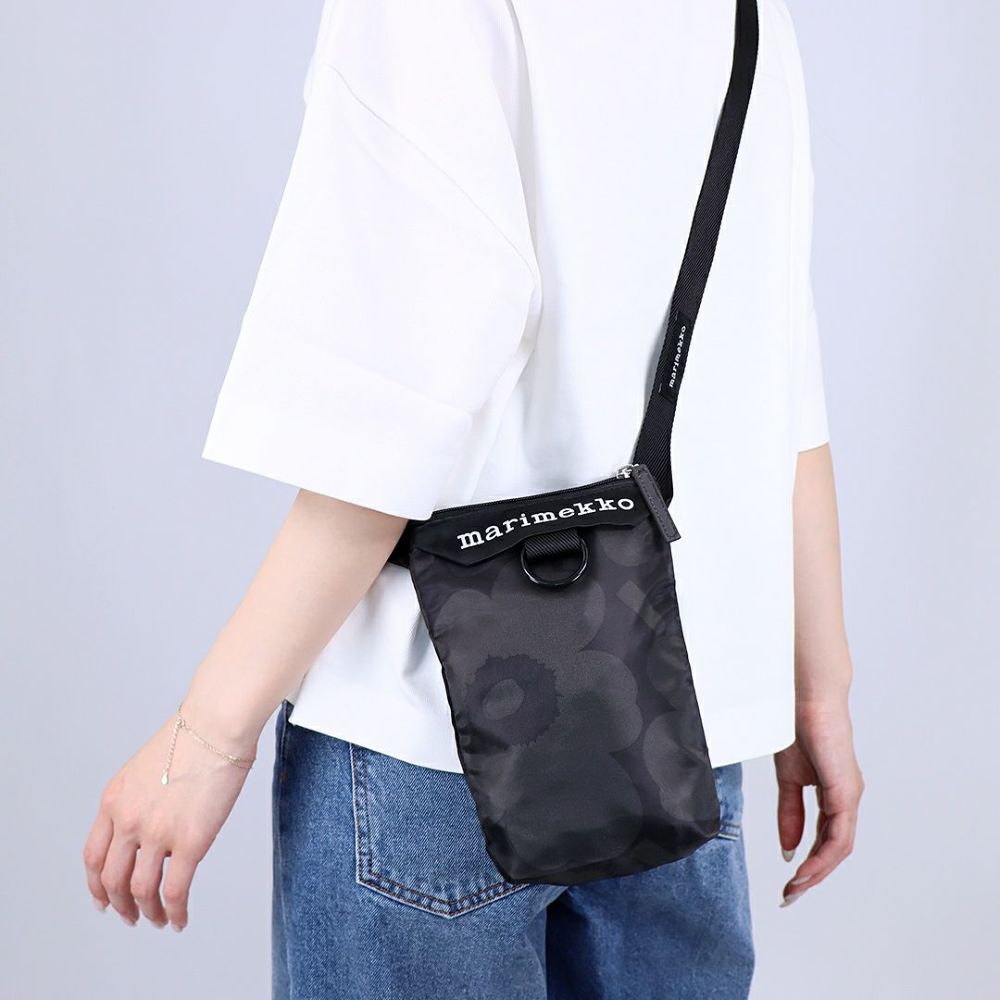 マリメッコ MARIMEKKO ショルダーバッグ NEAT PHONE POCKET UNIKKO 94124 999 DARK GREY G 【ゆうパケ可】【同梱不可】【ギフト不可】【RSL】