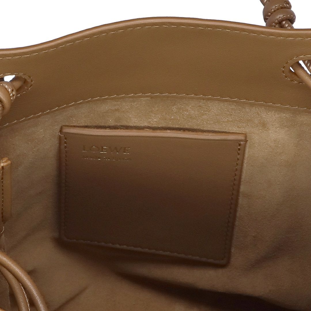 ロエベ LOEWE ショルダーバッグ PEBBLE POUCH CANBSPPX01 【お取り寄せ】