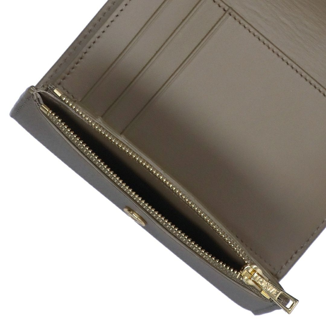 ロエベ LOEWE 折財布 三つ折り財布 アナグラム バーティカル ウォレット スモール C821S33X12 3170 TOPO/TAUPE 【お取り寄せ】