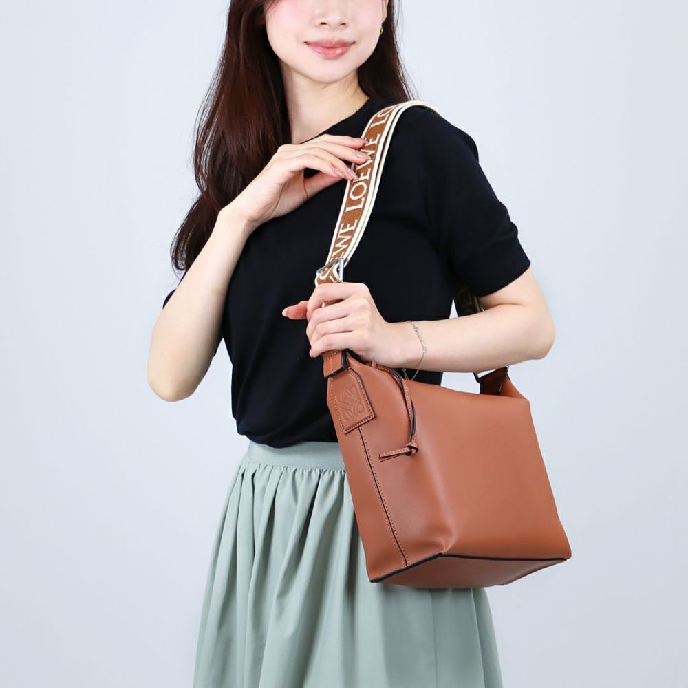 ロエベ LOEWE ショルダーバッグ クロスボディ キュービィ B906Q63X04
