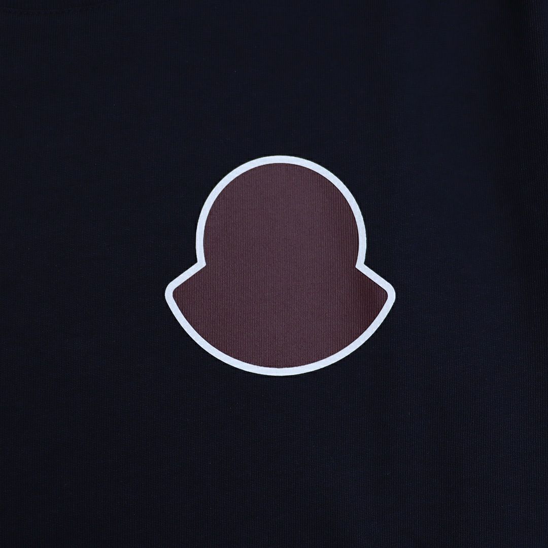 モンクレール MONCLER メンズ 半袖 Tシャツ 8C00057 89AUG クルーネック ワッペン