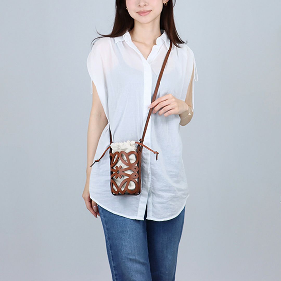 ロエベ LOEWE ショルダーバッグ ANAGRAM CUT OUT POCKET アナグラム カット アウト ポケット C922Y62X07 3892 TAN/ECRU 【お取り寄せ】