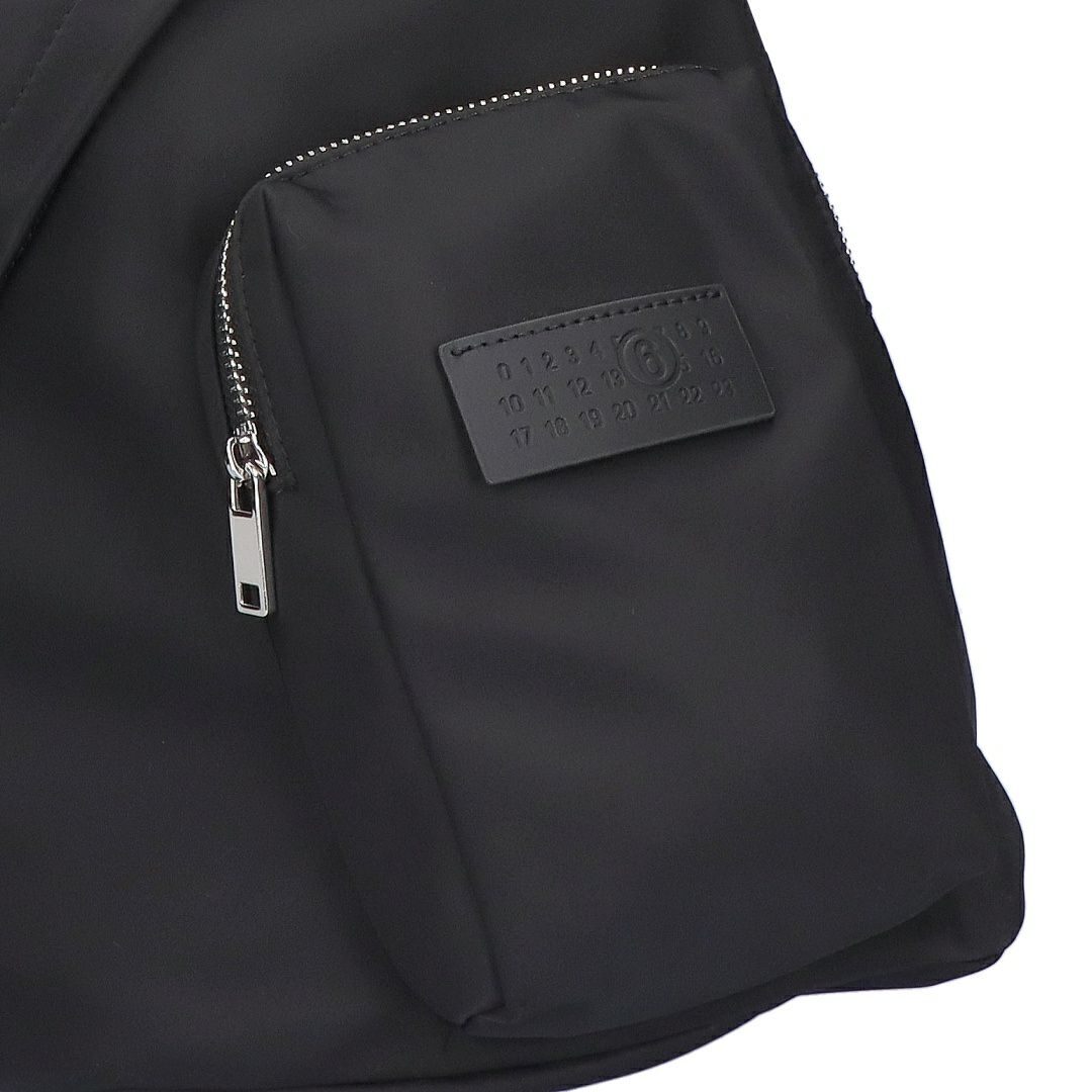 エムエムシックス メゾンマルジェラ MM6 MAISON MARGIELA ショルダーバッグ ボディバッグ クロスボディ ポケットナイロンスリングバッグ ジャパニーズ SB5WG0019P8504 T8013 BLACK