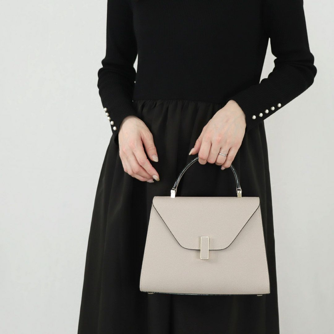 ヴァレクストラ VALEXTRA 2WAYバッグ 【ISIDE：イジィデ】 WBES0056 028 LOC 99 PD (V5E56 028 00PD OC) グレー系(NUDE) ミディアム 【お取り寄せ】